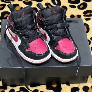 Jordan 1 mid